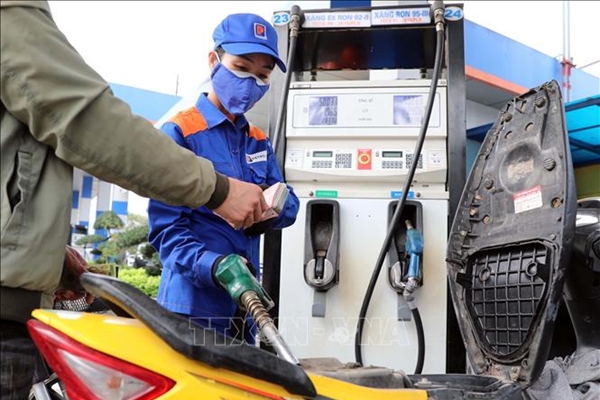 Từ 15 giờ chiều nay 1-12 , giá xăng dầu đồng loạt giảm quanh mốc 1 000 đồng lít