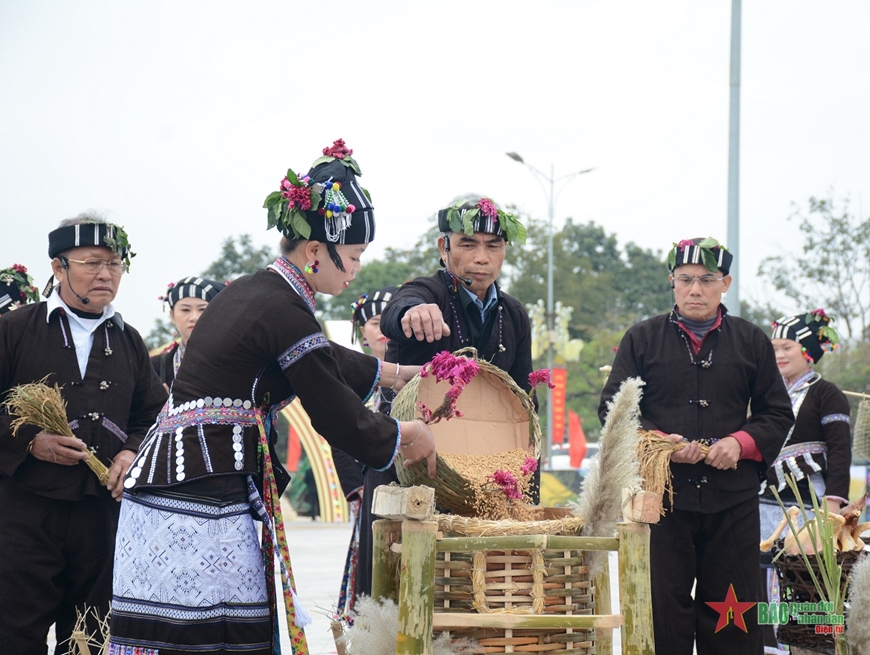 Sắc màu văn hóa Tây Bắc