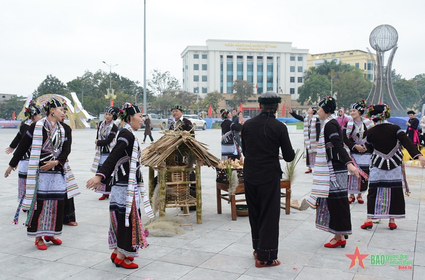 Sắc màu văn hóa Tây Bắc