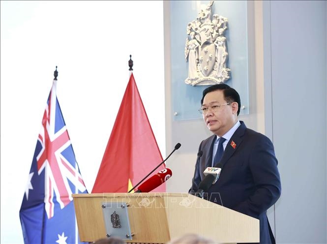 Chủ tịch Quốc hội Vương Đình Huệ gặp Thống đốc bang Victoria và tiếp đồng Bộ trưởng Thương mại và sản xuất Australia