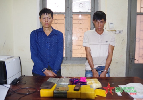 Bộ đội Biên phòng tỉnh Điện Biên bắt giữ 2 đối tượng vận chuyển 12 bánh heroin ​