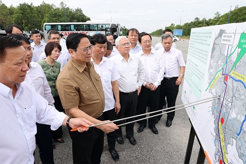 Thủ tướng Chính phủ Phạm Minh Chính khảo sát các dự án hạ tầng quan trọng trên địa tỉnh Bình Dương