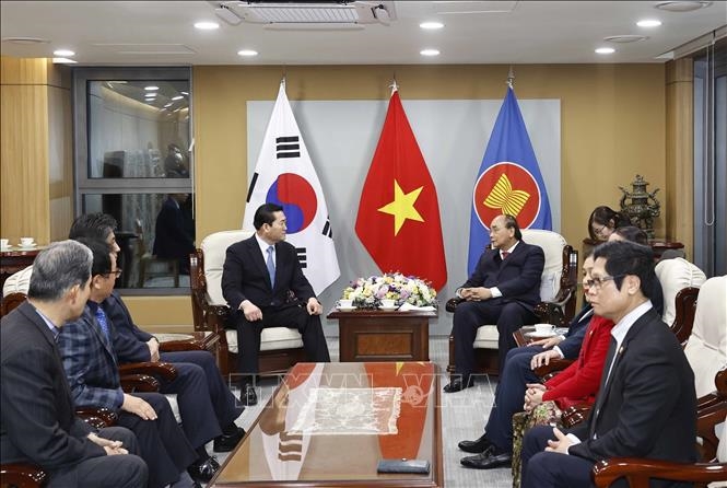 Chủ tịch nước Nguyễn Xuân Phúc đến Seoul, bắt đầu thăm cấp nhà nước tới Hàn Quốc