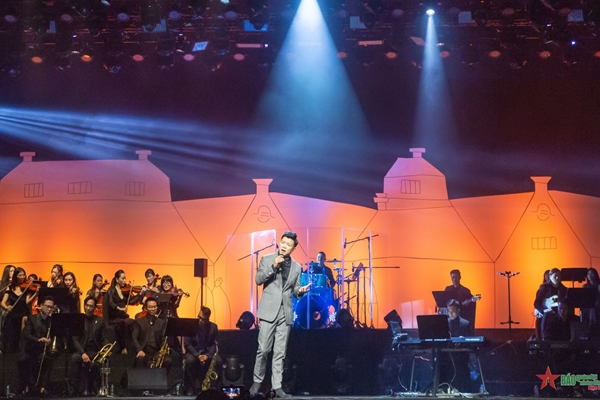 Ngả về những ký ức đẹp đẽ về Hà Nội trong live concert của Vũ Thắng Lợi