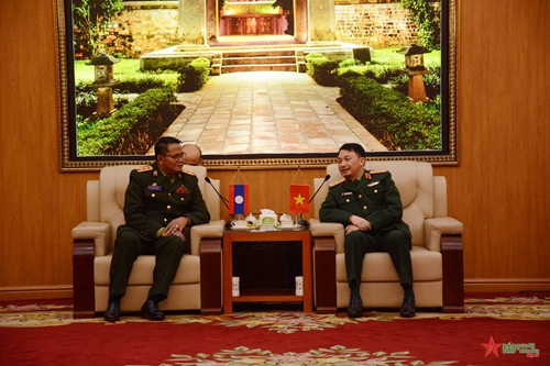 Đoàn cán bộ Quân đội nhân dân Lào thăm Bộ tư lệnh Thủ đô Hà Nội