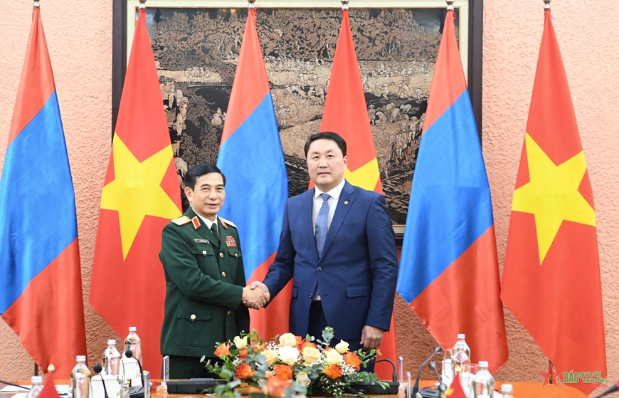 Đại tướng Phan Văn Giang đón và hội đàm với Bộ trưởng Bộ Quốc phòng Mông Cổ