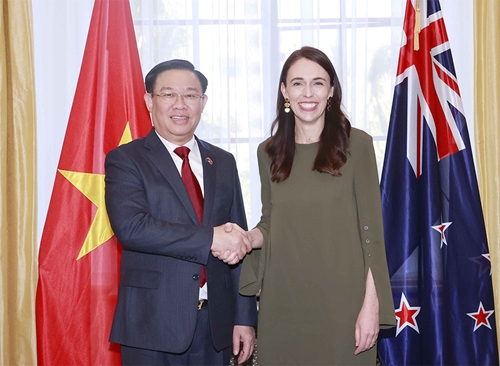 Chủ tịch Quốc hội Vương Đình Huệ hội kiến Thủ tướng New Zealand Jacinda Ardern