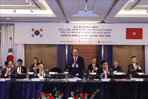 Chủ tịch nước Nguyễn Xuân Phúc tọa đàm với các tập đoàn, doanh nghiệp lớn của Hàn Quốc