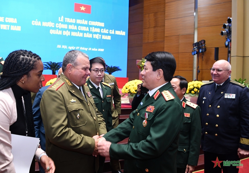 Lễ trao Huân chương của nước Cộng hoà Cuba tặng các đồng chí trong Quân đội nhân dân Việt Nam