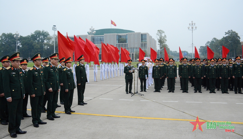 Đoàn đại biểu dự Tuyên dương điển hình tiên tiến trong phong trào “Lao động giỏi, Lao động sáng tạo” báo công dâng Bác