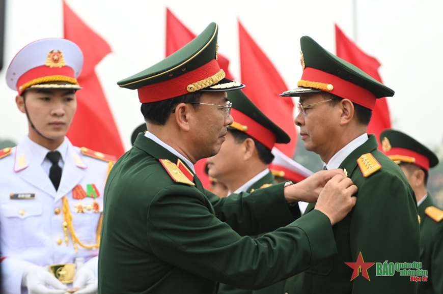 Đoàn đại biểu dự Tuyên dương điển hình tiên tiến trong phong trào “Lao động giỏi, Lao động sáng tạo” báo công dâng Bác