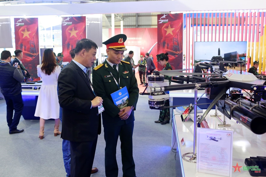 Triển lãm Quốc phòng quốc tế Việt Nam 2022 sôi động ngay từ ngày đầu tiên