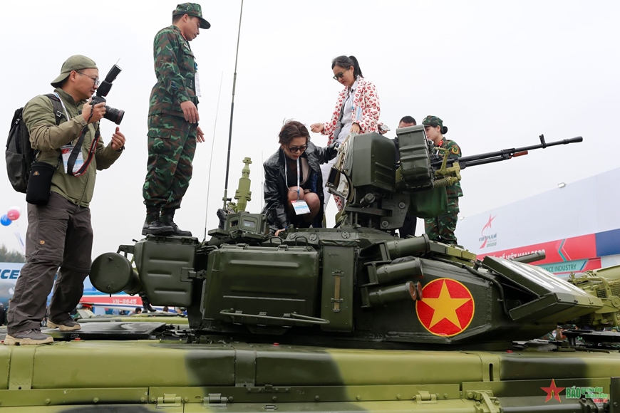 Triển lãm Quốc phòng quốc tế Việt Nam 2022 sôi động ngay từ ngày đầu tiên
