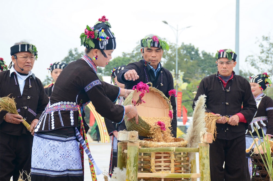 Ngày hội 'khoe sắc' văn hóa các dân tộc vùng Tây Bắc