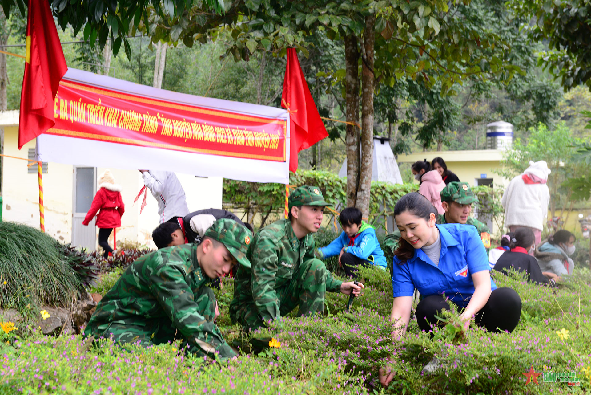 Tuổi trẻ Đồn Biên phòng Lũng Nặm ra quân chiến dịch tình nguyện mùa đông