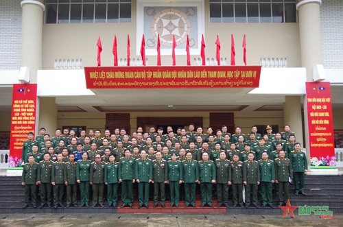 Đoàn cán bộ Quân đội nhân dân Lào tham quan, trao đổi kinh nghiệm tại Trường Cao đẳng Hậu cần 1