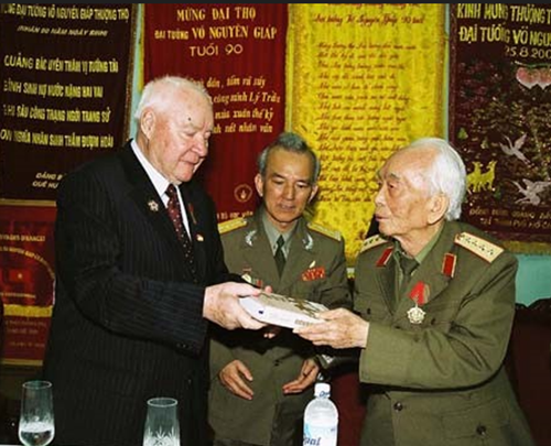 Đóng góp chuyên gia quân sự Liên Xô trong cuộc chiến với B-52

