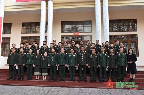 Bế mạc tập huấn về thông tin đại chúng và kỹ thuật in cho cán bộ Quân đội Lào