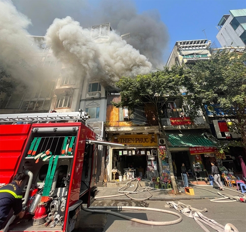 Hà Nội: Kịp thời dập tắt đám cháy ở Hàng Bông