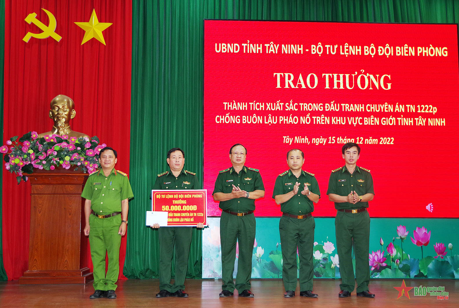 Trao thưởng đột xuất cho Ban chuyên án TN-1222P