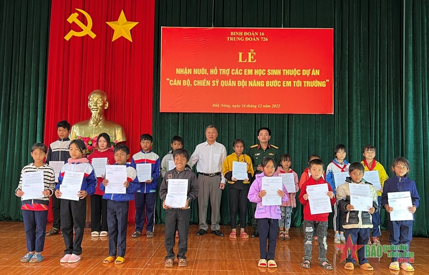 Trung đoàn 726 nhận nuôi, hỗ trợ các em học sinh thuộc dự án “Cán bộ, chiến sĩ Quân đội nâng bước em tới trường”