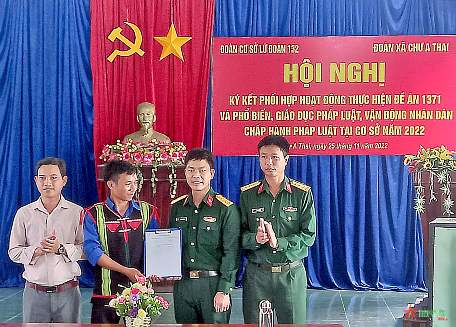 Đưa pháp luật đến với đồng bào 