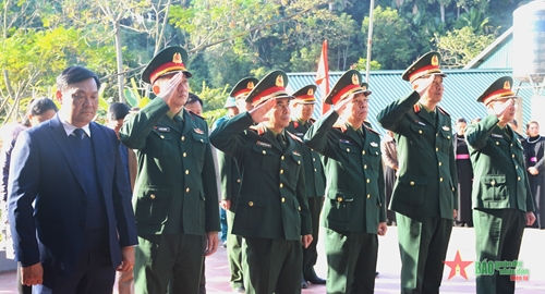 Tổng cục Chính trị Quân đội nhân dân Việt Nam tổ chức dâng hương, tặng quà gia đình chính sách tại Định Hóa, Thái Nguyên