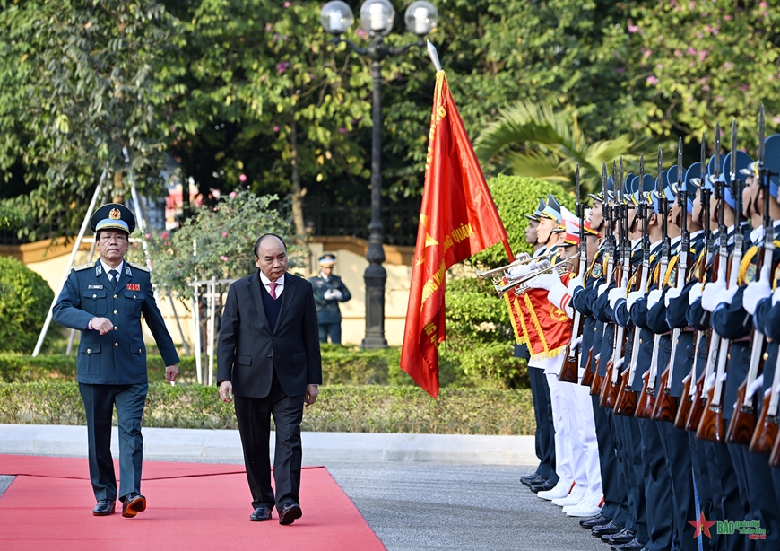 Chủ tịch nước Nguyễn Xuân Phúc thăm và làm việc tại Quân chủng Phòng không-Không quân