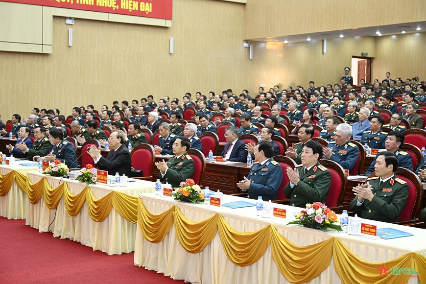Chủ tịch nước Nguyễn Xuân Phúc thăm và làm việc tại Quân chủng Phòng không-Không quân