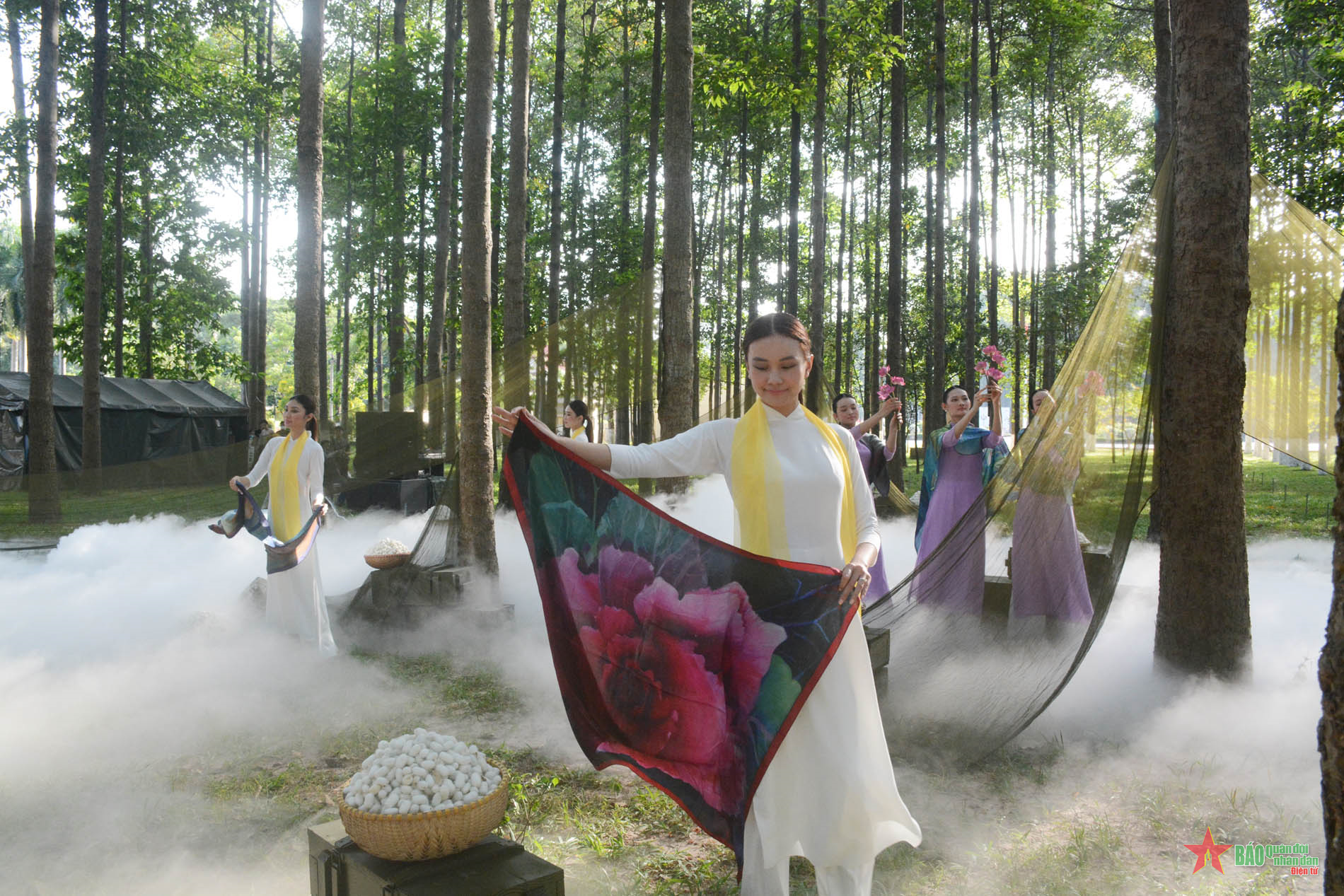 Chương trình thời trang nghệ thuật “Lính và lụa”