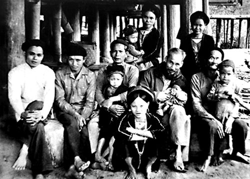 Ngày 28-12-1962, Bác căn dặn “Gia đình là hạt nhân của xã hội