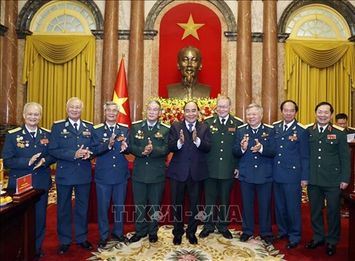 Chủ tịch nước Nguyễn Xuân Phúc gặp mặt đại biểu cựu chiến binh bộ đội tên lửa phòng không và Sư đoàn 361

