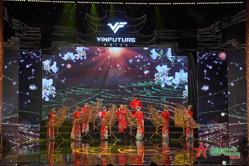 Chủ tịch Quốc hội Vương Đình Huệ dự Lễ Trao giải thưởng VinFuture