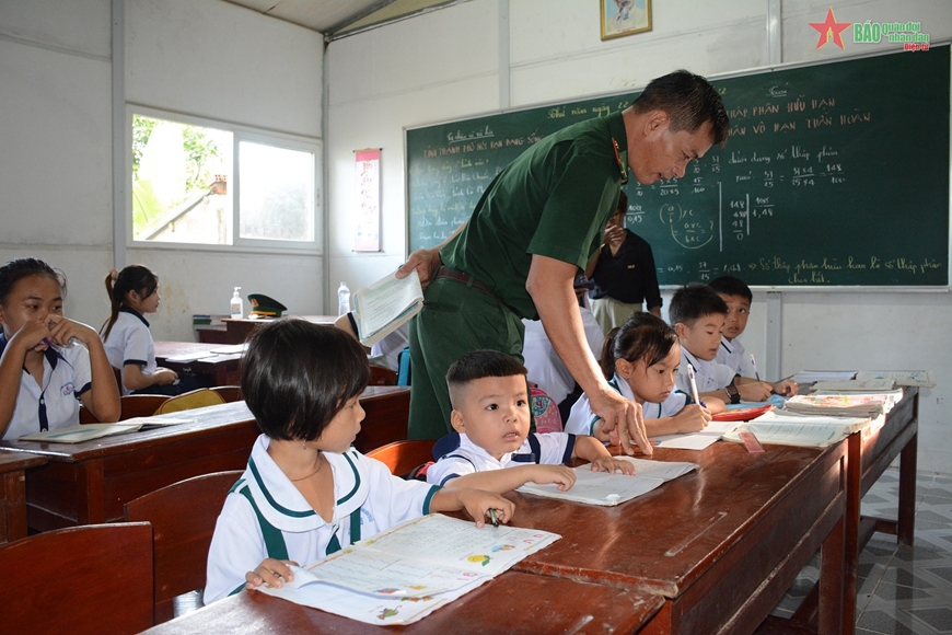 Nhịp cầu nối liền giữa đất liền với các vùng biển, đảo