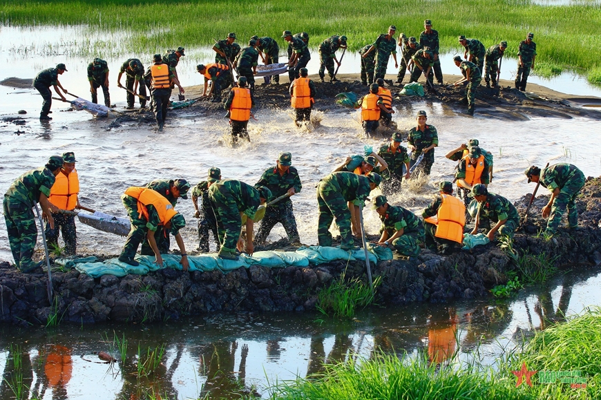 Xứng đáng 'Quân đội anh hùng của dân tộc Việt Nam anh hùng'