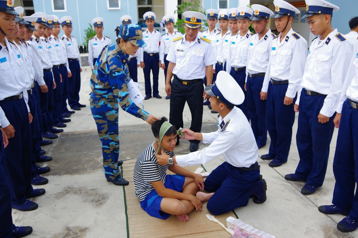 Học viện Hải quân huấn luyện 5 kỹ thuật cấp cứu cho học viên khóa 63