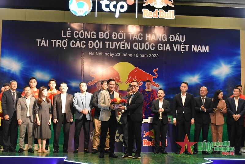 Lễ công bố nhà tài trợ của các đội tuyển bóng đá quốc gia Việt Nam