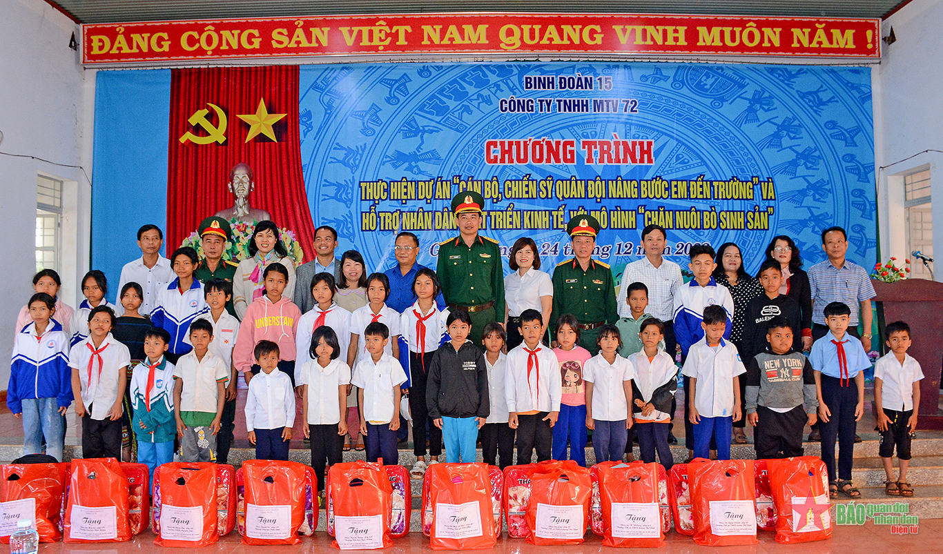 Công ty 72 (Binh đoàn 15) hỗ trợ học sinh và nhân dân vùng dân tộc thiểu số 