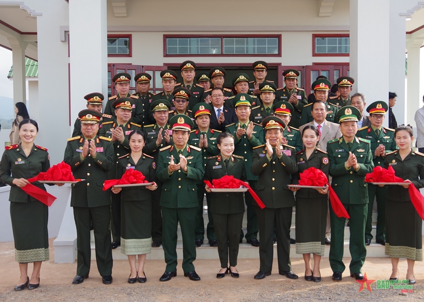 Khánh thành và bàn giao công trình doanh trại Đại đội Biên phòng 320 Quân đội nhân dân Lào