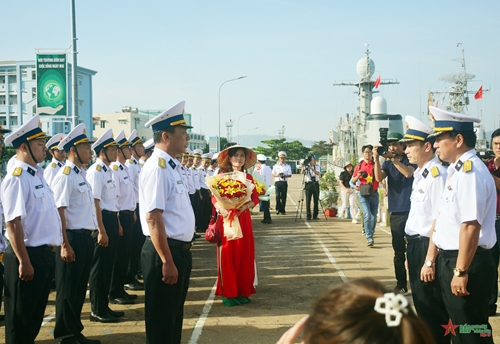 Đoàn công tác Vùng 2 Hải quân bắt đầu chuyến thăm, chúc Tết Nhà giàn DK1