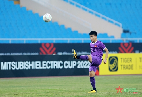 Quang Hải trở lại tập luyện trước trận gặp Malaysia