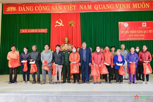 Báo Quân đội nhân dân và Quỹ Thiện Tâm, Tập đoàn Vingroup trao quà Tết tặng đồng bào khó khăn tại Thanh Hoá