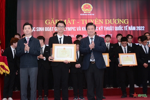 Tuyên dương học sinh đoạt giải tại các kỳ thi Olympic và khoa học kỹ thuật quốc tế năm 2022