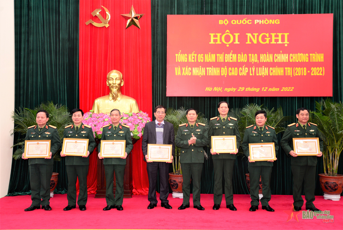 Tiếp tục đề nghị Ban Bí thư chính thức giao nhiệm vụ đào tạo cao cấp, trung cấp lý luận chính trị cho Quân đội