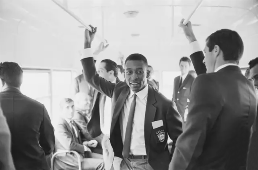 Cuộc đời và sự nghiệp lẫy lừng của “Vua bóng đá” Pele qua những bức ảnh