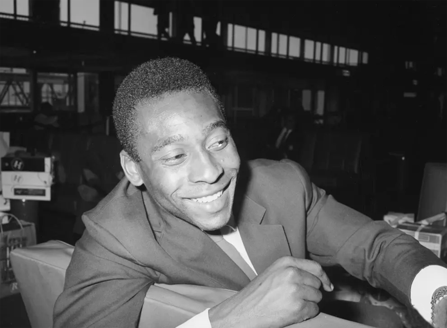 Cuộc đời và sự nghiệp lẫy lừng của “Vua bóng đá” Pele qua những bức ảnh