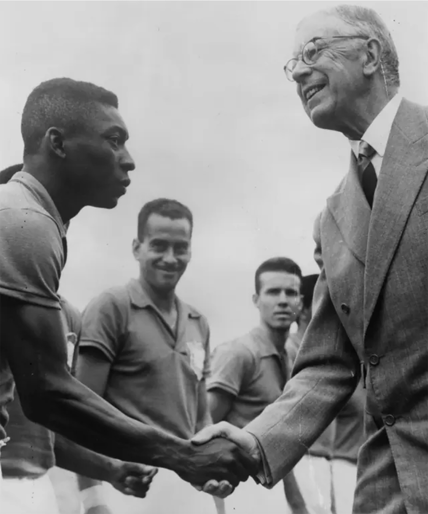 Cuộc đời và sự nghiệp lẫy lừng của “Vua bóng đá” Pele qua những bức ảnh