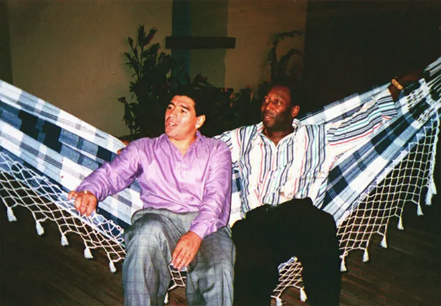 Cuộc đời và sự nghiệp lẫy lừng của “Vua bóng đá” Pele qua những bức ảnh