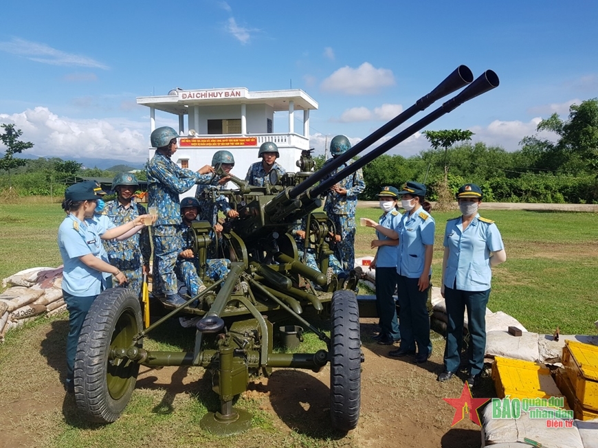 “Hoa lửa” chào năm mới của bộ đội pháo phòng không