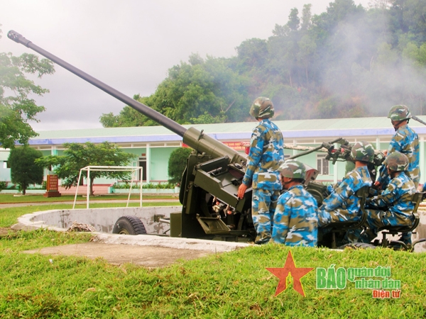 “Hoa lửa” chào năm mới của bộ đội pháo phòng không